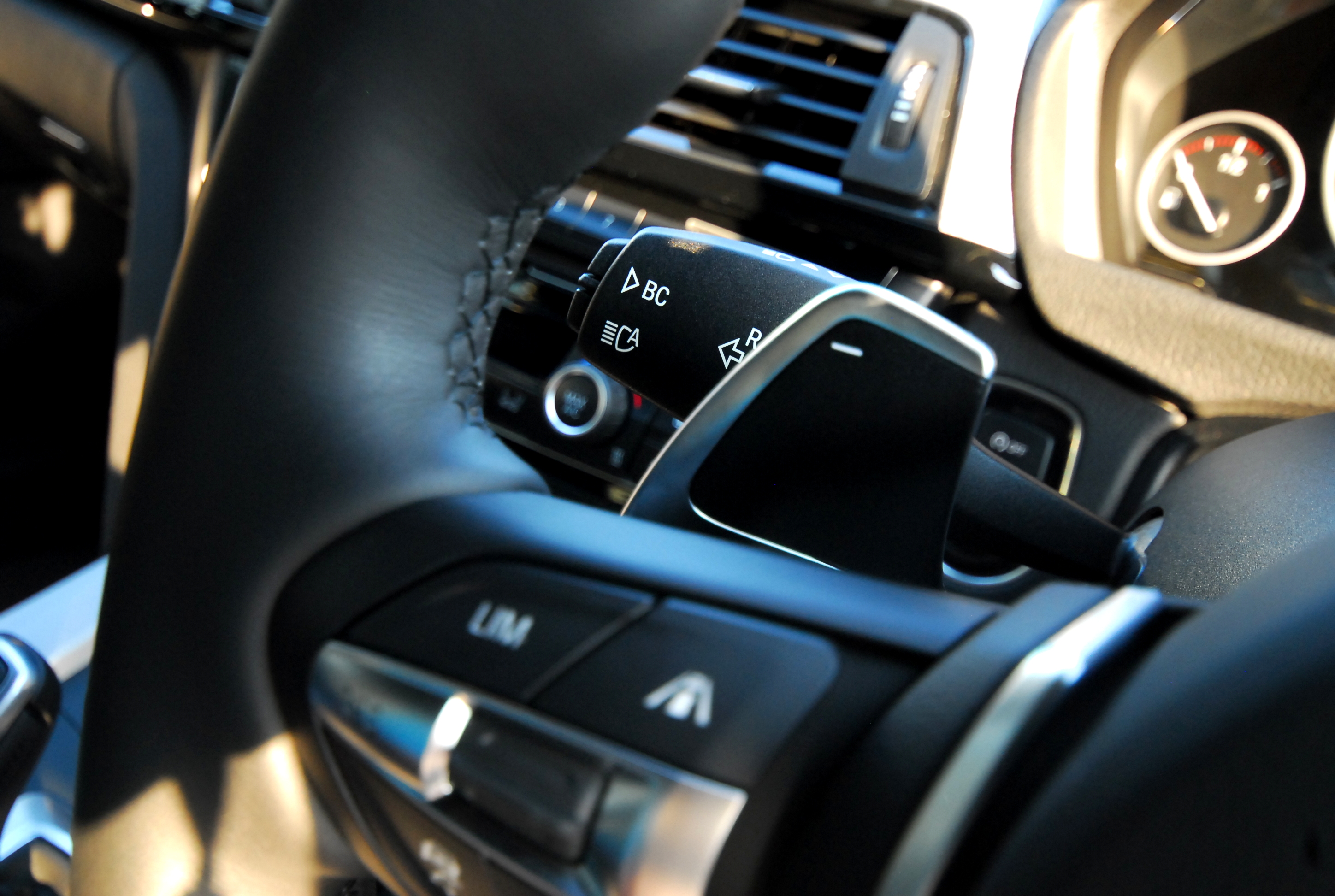 希少】BMW F型ステアリングコラム オートハイビーム/ステアリング